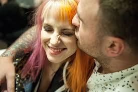 chad gilbert and hayley williams kissing